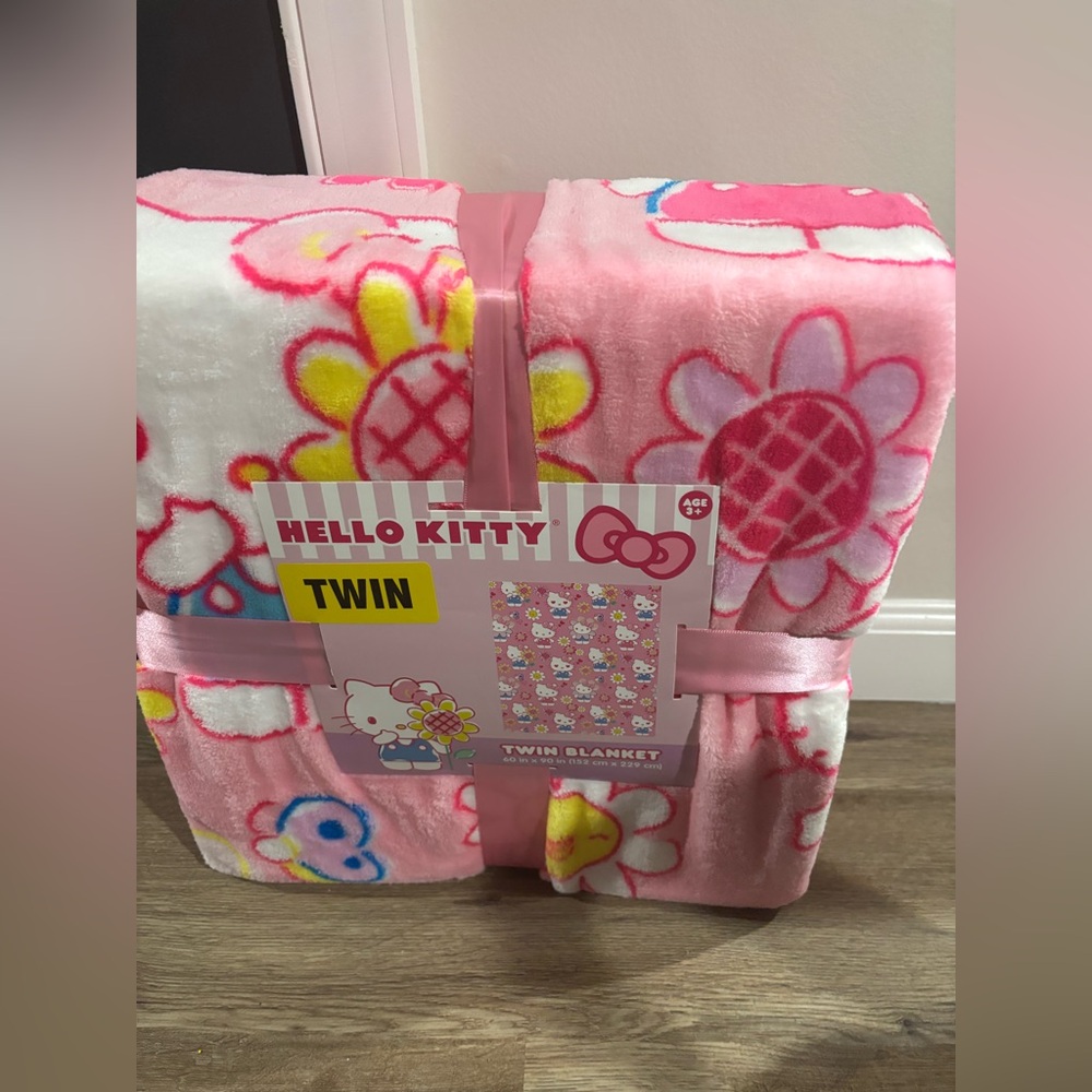 Hello kitty valentines blanket